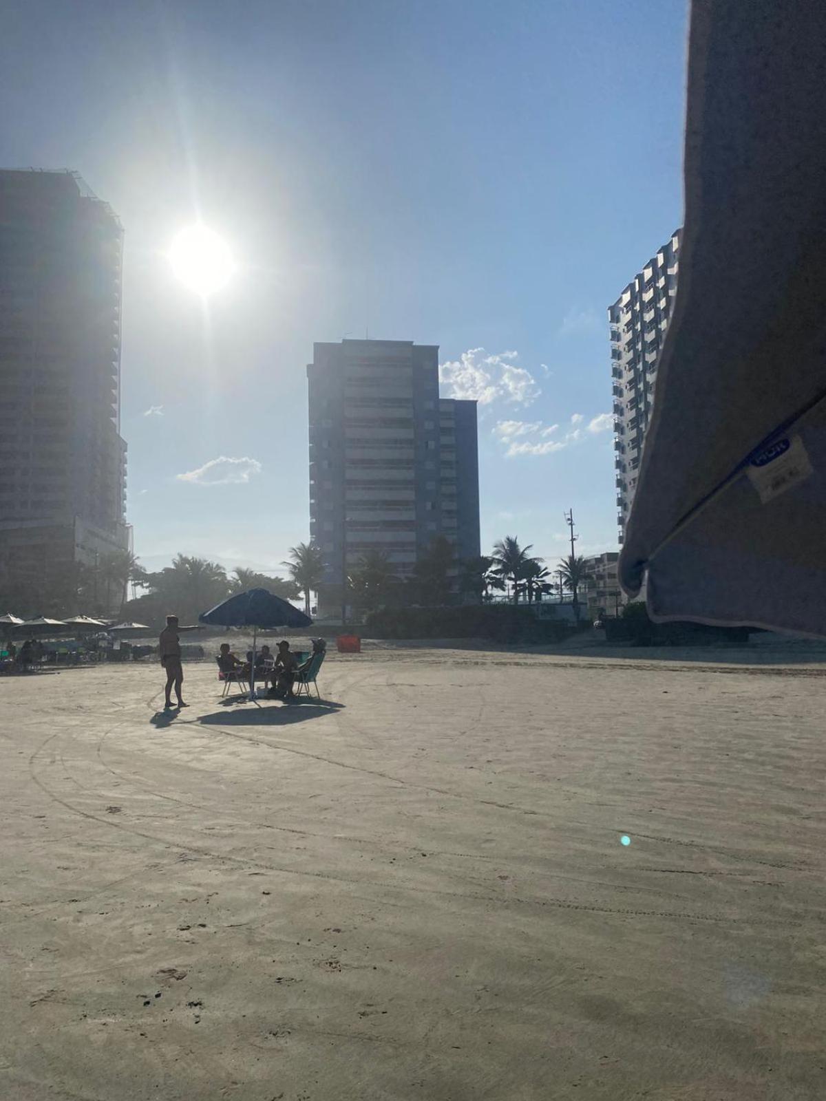 Apto Aconchegante Beira Mar Com Ar No Quarto Solemar Zewnętrze zdjęcie